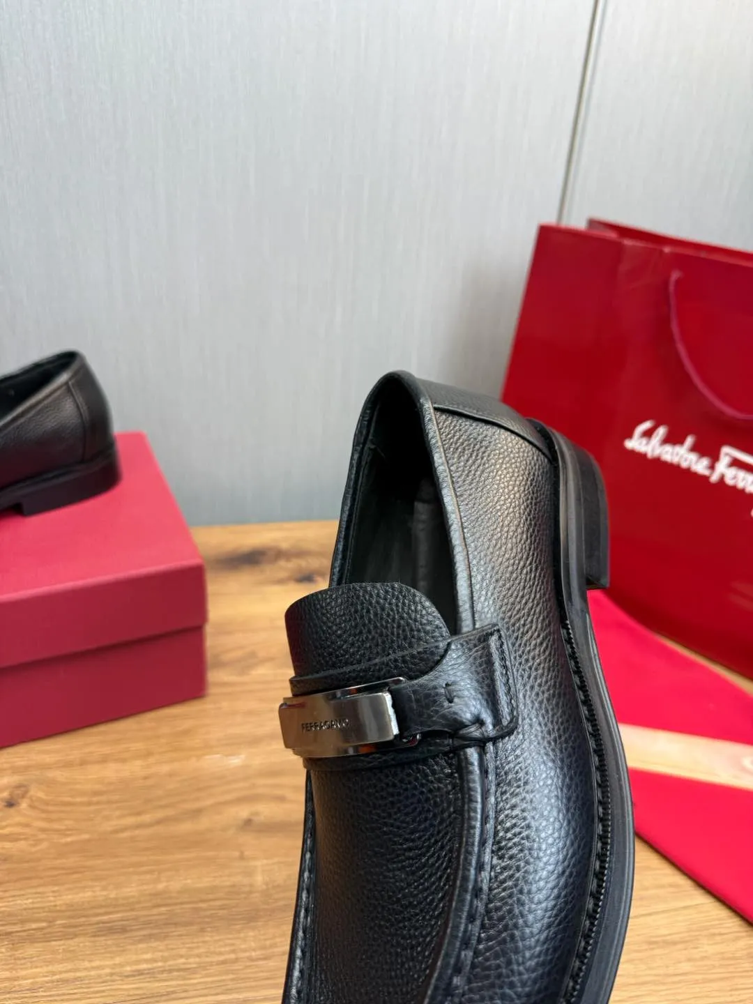 Men's shoes 💰880💰 Ferragamo. [Ferragamo] men's thick-soled loafers, the latest hot style, 1:1 original purchase quality, top quality, imported open-edge beaded cowhide leather on the upper, hand-made three-dimensional stitching highlights the round toe design, the inner foot pads are all imported cowhide, with original lightweight foam outsole, matching code 39-44, (38, 45 custom-made, non-refundable)